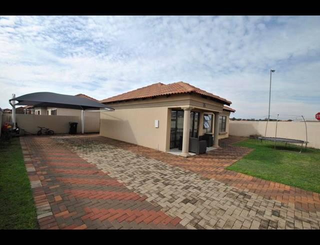 3 BEDROOM HOUSE FOR SALE IN DAWN PARK